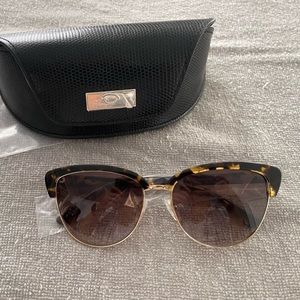 Oscar de la Renta Tortoise Sunglasses Shades New